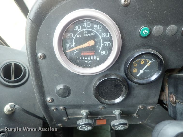 image for item DG3204 1995 Thomas Built  school bus