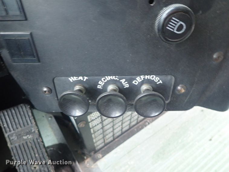 image for item DG3204 1995 Thomas Built  school bus