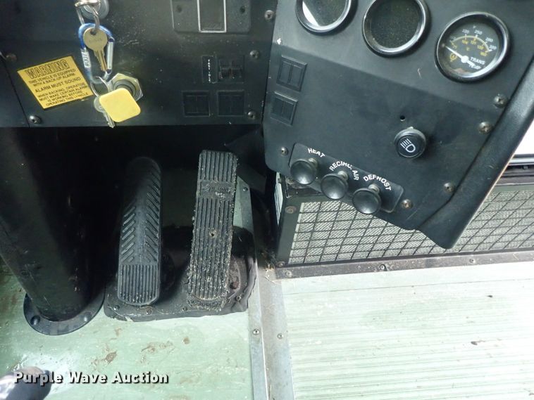 image for item DG3204 1995 Thomas Built  school bus