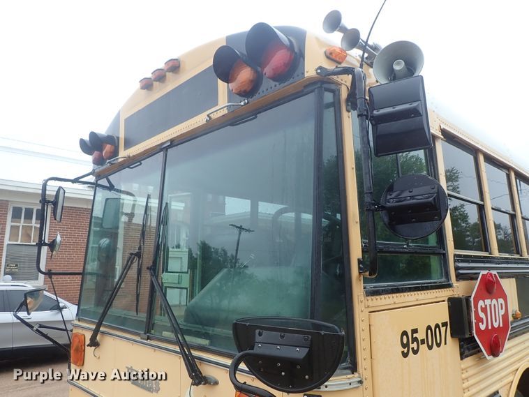 image for item DG3204 1995 Thomas Built  school bus