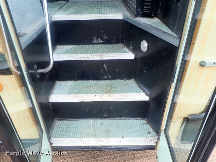 image for item DG3204 1995 Thomas Built  school bus