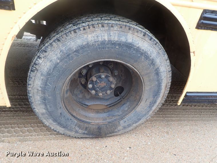 image for item DG3204 1995 Thomas Built  school bus