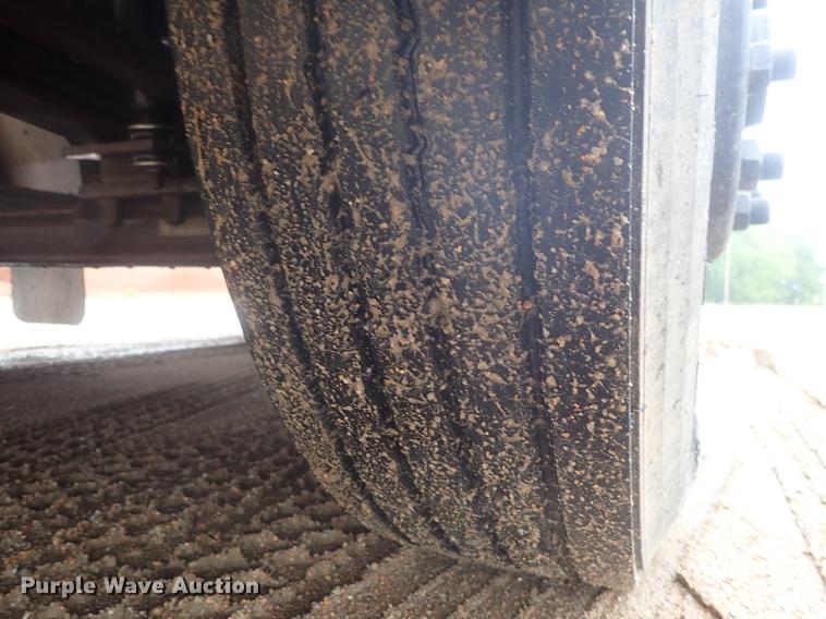 image for item DG3204 1995 Thomas Built  school bus