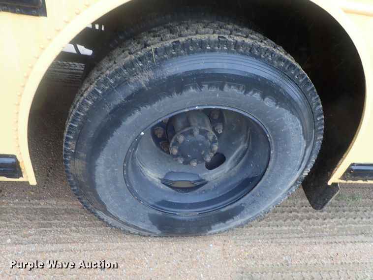 image for item DG3204 1995 Thomas Built  school bus