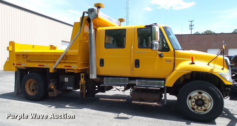 image for item DG5669 2005 International 7400  Crew Cab dump truck