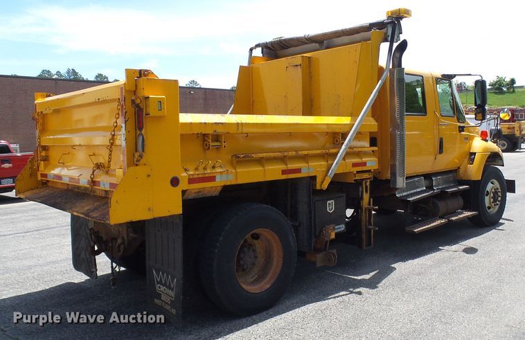 image for item DG5669 2005 International 7400  Crew Cab dump truck