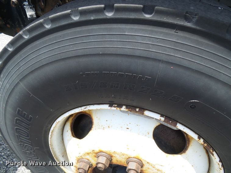 image for item DG5669 2005 International 7400  Crew Cab dump truck