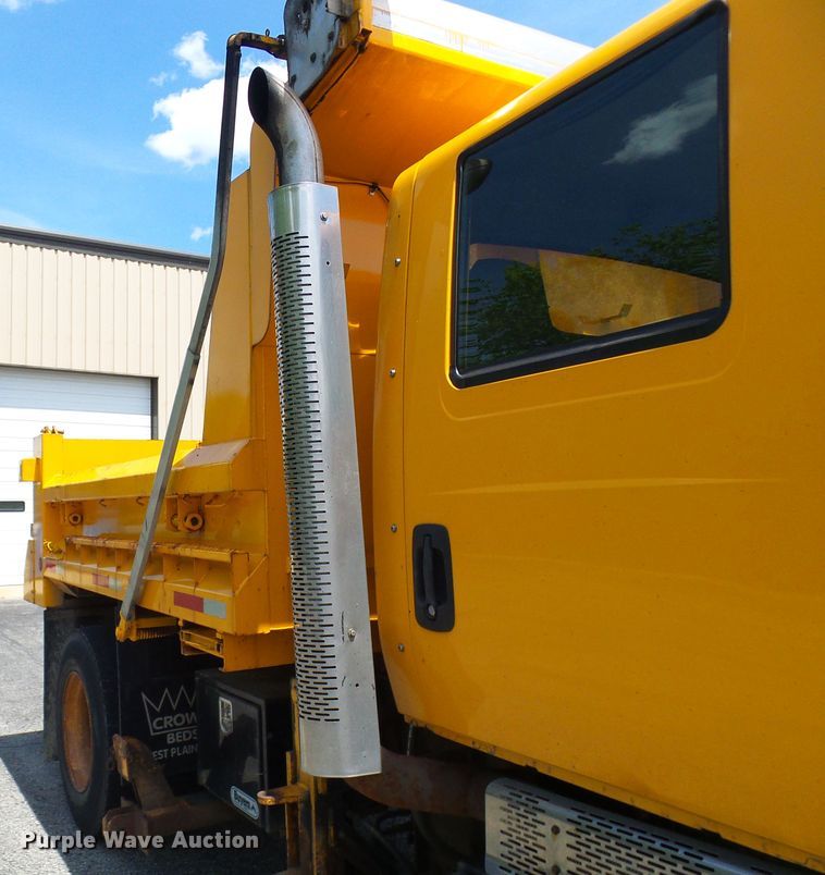 image for item DG5669 2005 International 7400  Crew Cab dump truck