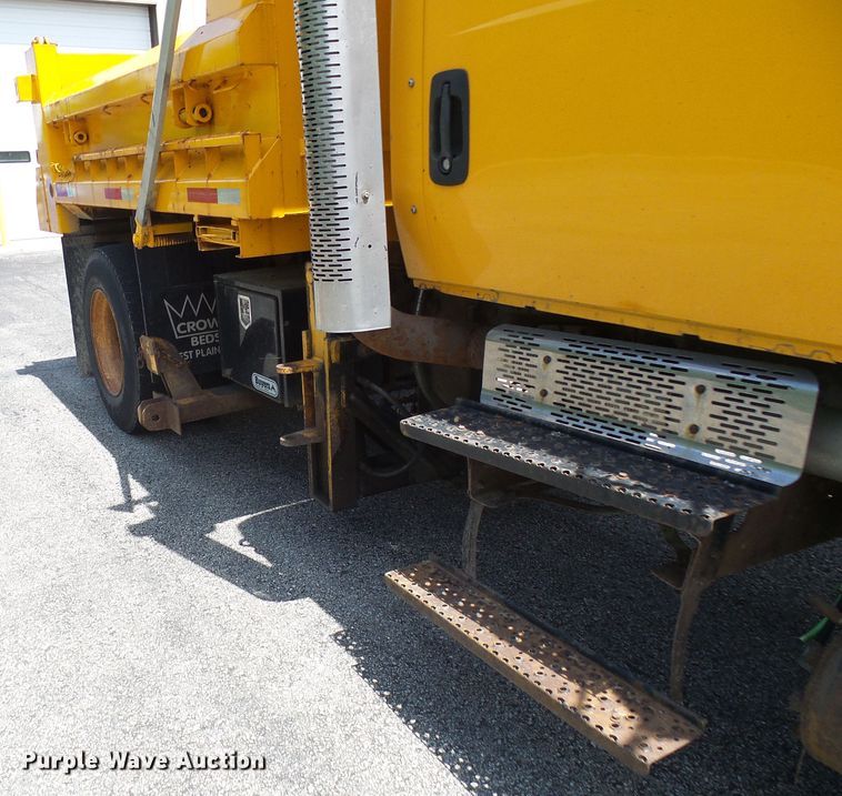 image for item DG5669 2005 International 7400  Crew Cab dump truck