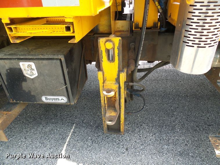 image for item DG5669 2005 International 7400  Crew Cab dump truck