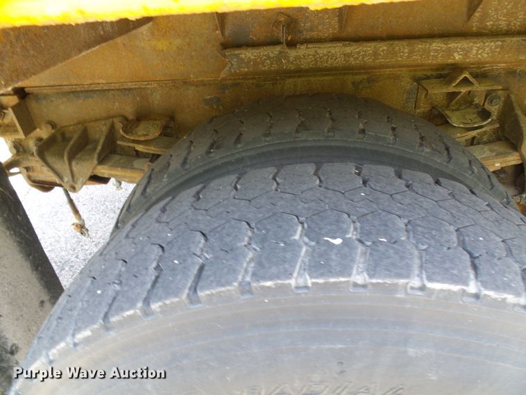 image for item DG5669 2005 International 7400  Crew Cab dump truck