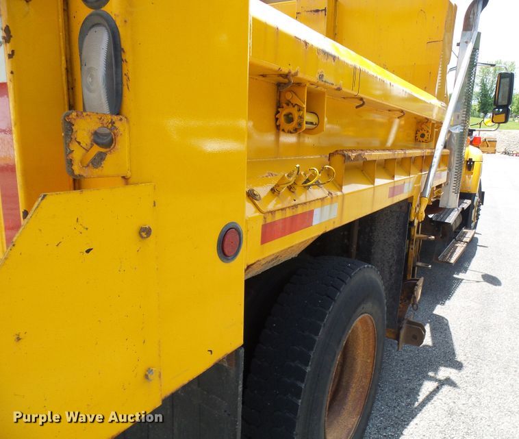 image for item DG5669 2005 International 7400  Crew Cab dump truck