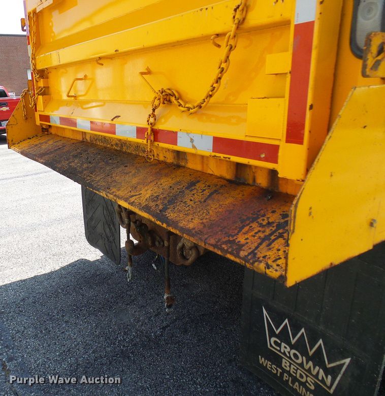 image for item DG5669 2005 International 7400  Crew Cab dump truck