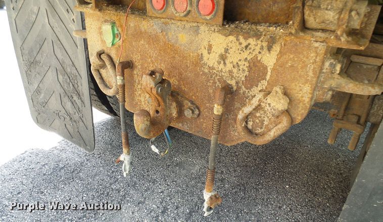 image for item DG5669 2005 International 7400  Crew Cab dump truck