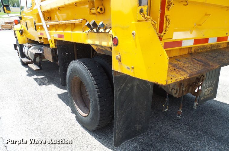 image for item DG5669 2005 International 7400  Crew Cab dump truck