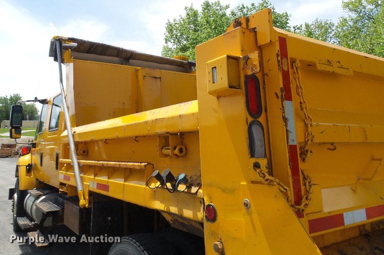 image for item DG5669 2005 International 7400  Crew Cab dump truck