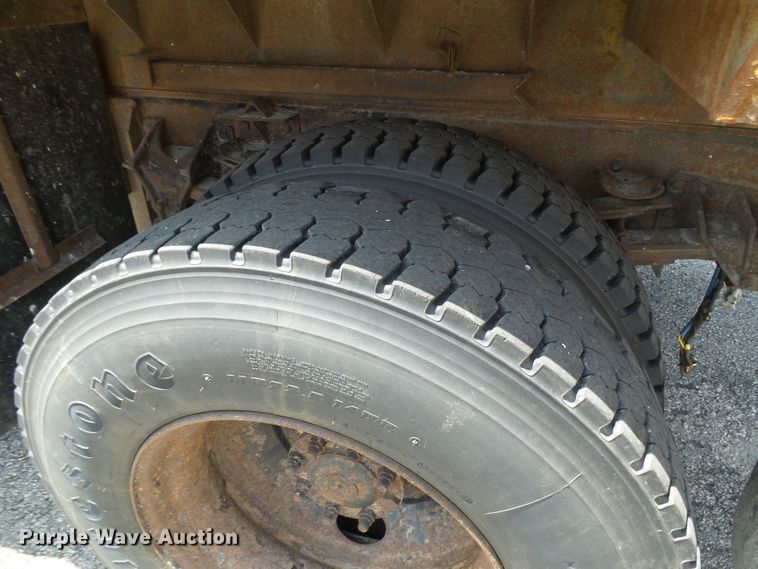 image for item DG5669 2005 International 7400  Crew Cab dump truck