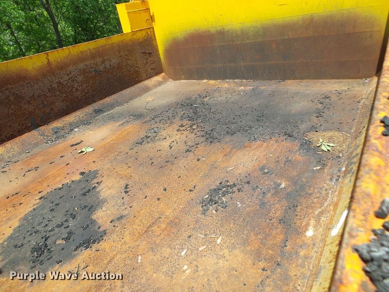 image for item DG5669 2005 International 7400  Crew Cab dump truck