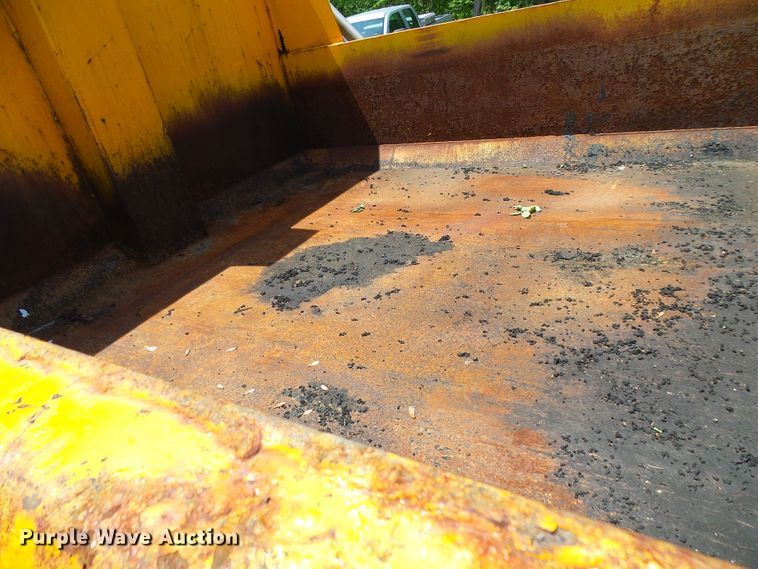 image for item DG5669 2005 International 7400  Crew Cab dump truck