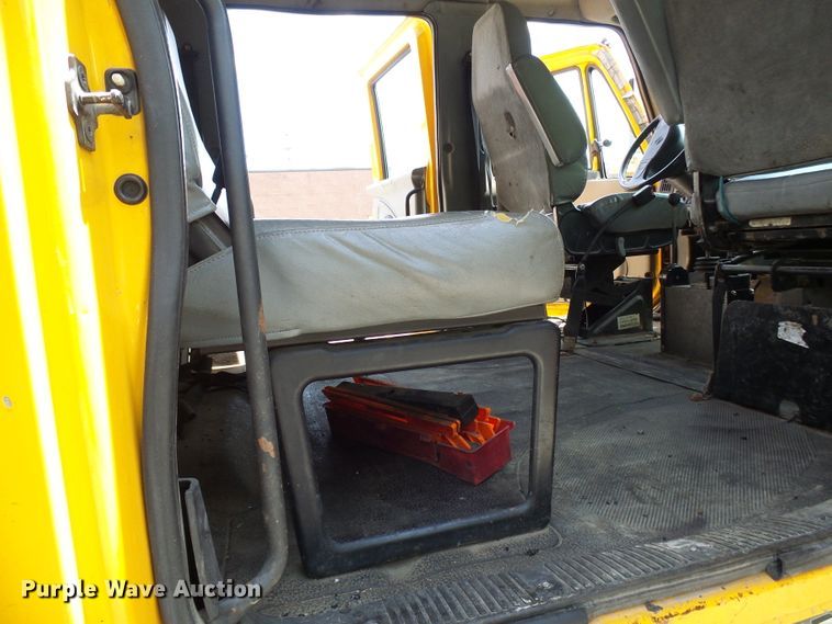 image for item DG5669 2005 International 7400  Crew Cab dump truck