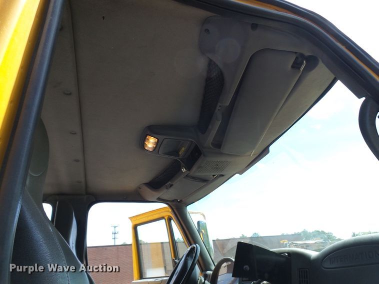 image for item DG5669 2005 International 7400  Crew Cab dump truck