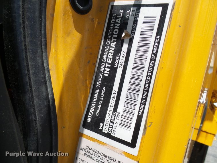 image for item DG5669 2005 International 7400  Crew Cab dump truck