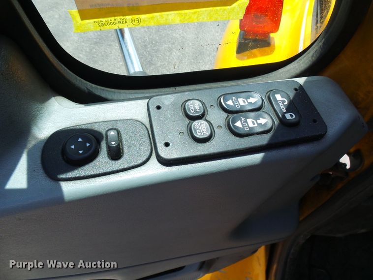 image for item DG5669 2005 International 7400  Crew Cab dump truck