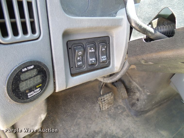 image for item DG5669 2005 International 7400  Crew Cab dump truck