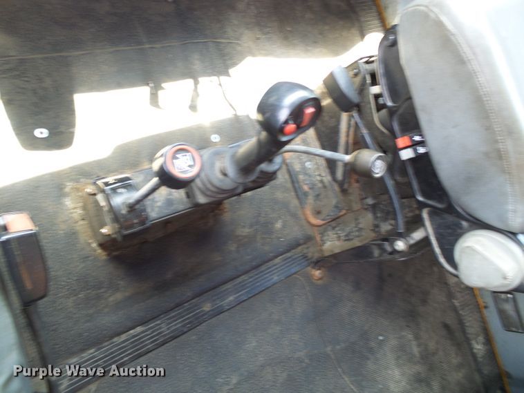 image for item DG5669 2005 International 7400  Crew Cab dump truck