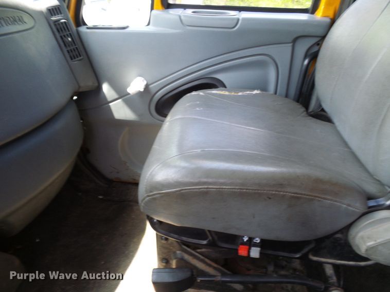 image for item DG5669 2005 International 7400  Crew Cab dump truck