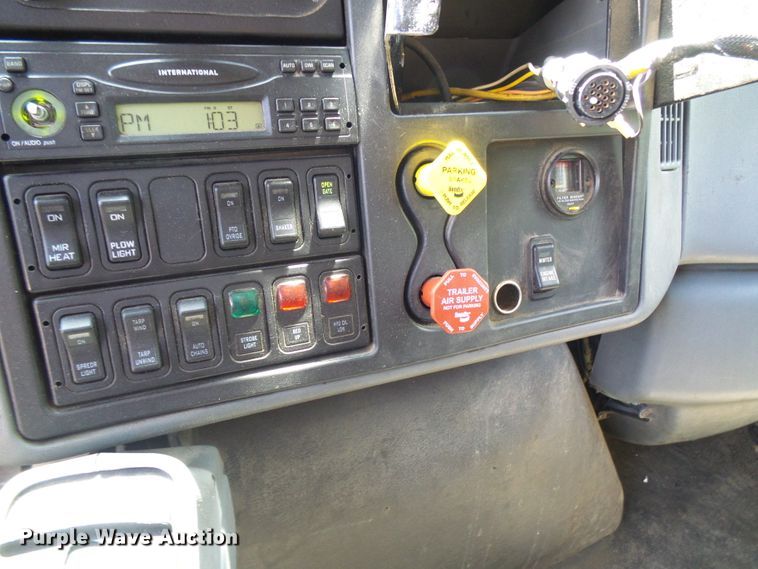 image for item DG5669 2005 International 7400  Crew Cab dump truck