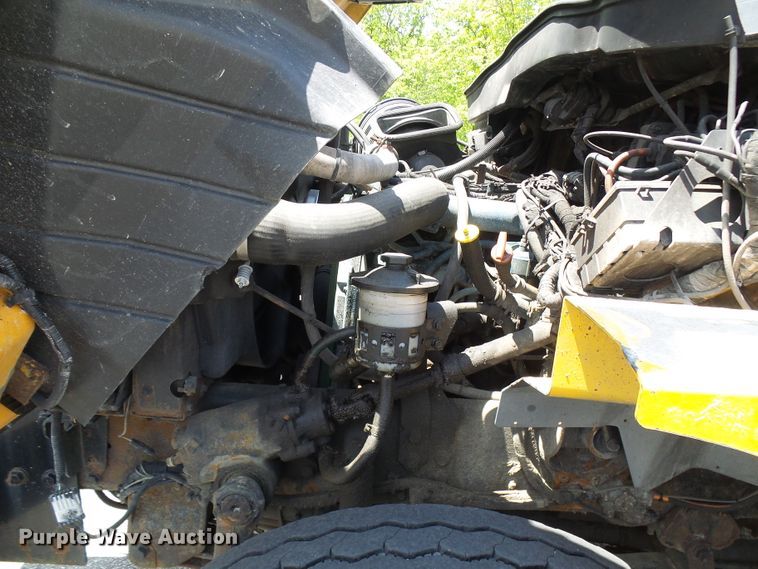 image for item DG5669 2005 International 7400  Crew Cab dump truck