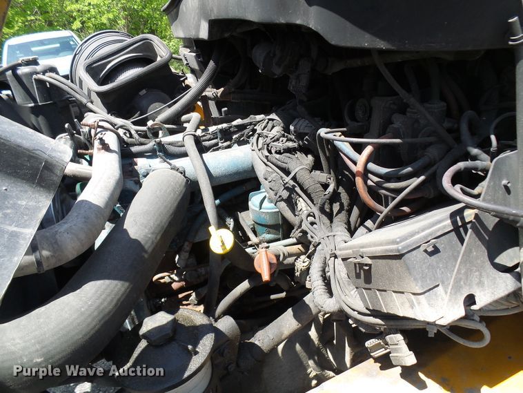 image for item DG5669 2005 International 7400  Crew Cab dump truck