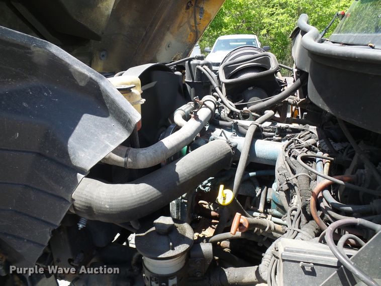 image for item DG5669 2005 International 7400  Crew Cab dump truck