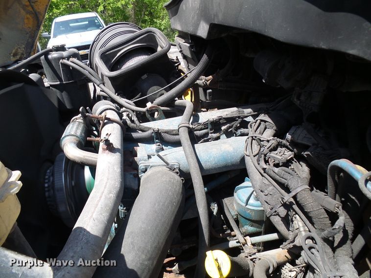 image for item DG5669 2005 International 7400  Crew Cab dump truck