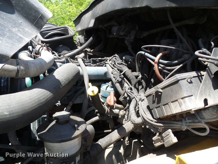 image for item DG5669 2005 International 7400  Crew Cab dump truck