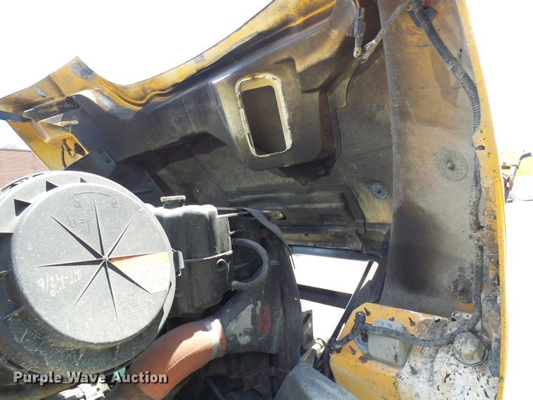 image for item DG5669 2005 International 7400  Crew Cab dump truck