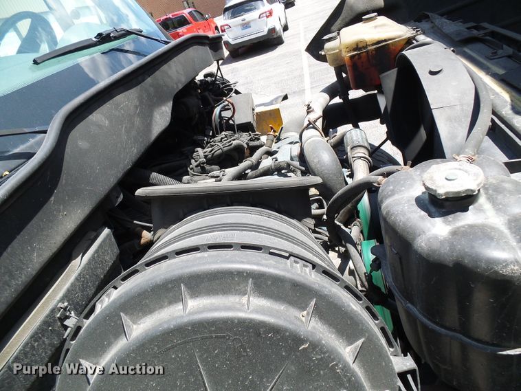 image for item DG5669 2005 International 7400  Crew Cab dump truck