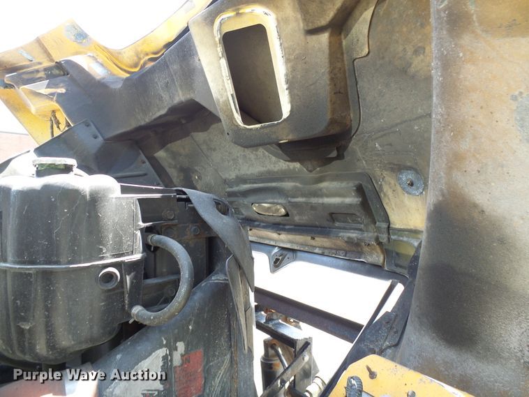 image for item DG5669 2005 International 7400  Crew Cab dump truck