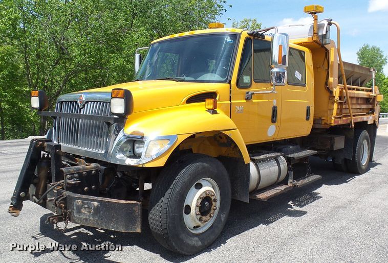 image for item DG5670 2006 International 7400  Crew Cab dump truck