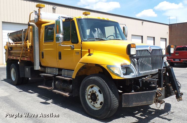 image for item DG5670 2006 International 7400  Crew Cab dump truck