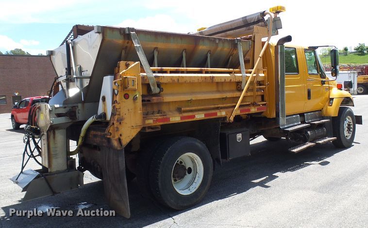 image for item DG5670 2006 International 7400  Crew Cab dump truck