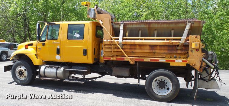 image for item DG5670 2006 International 7400  Crew Cab dump truck