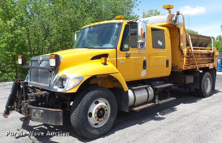 image for item DG5670 2006 International 7400  Crew Cab dump truck