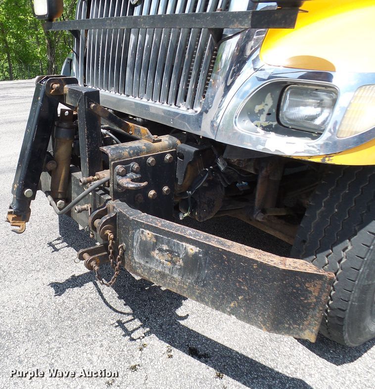 image for item DG5670 2006 International 7400  Crew Cab dump truck