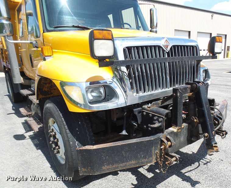 image for item DG5670 2006 International 7400  Crew Cab dump truck