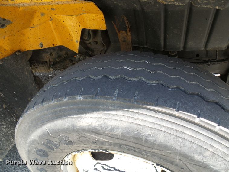 image for item DG5670 2006 International 7400  Crew Cab dump truck