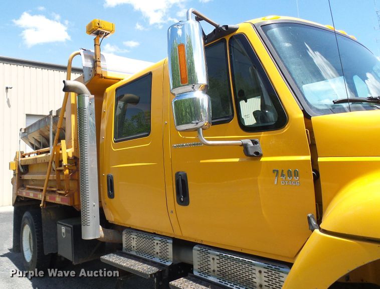 image for item DG5670 2006 International 7400  Crew Cab dump truck