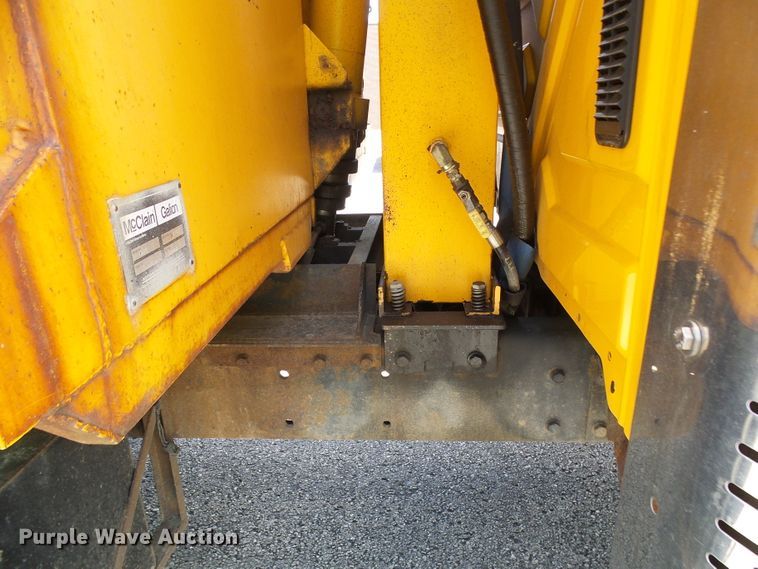 image for item DG5670 2006 International 7400  Crew Cab dump truck