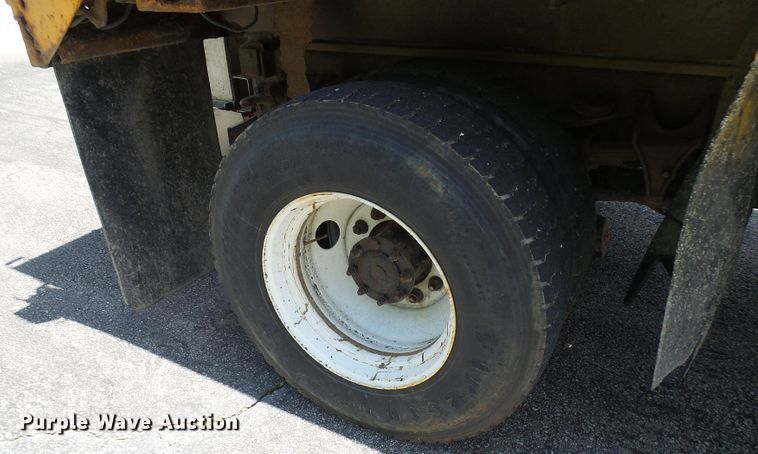 image for item DG5670 2006 International 7400  Crew Cab dump truck